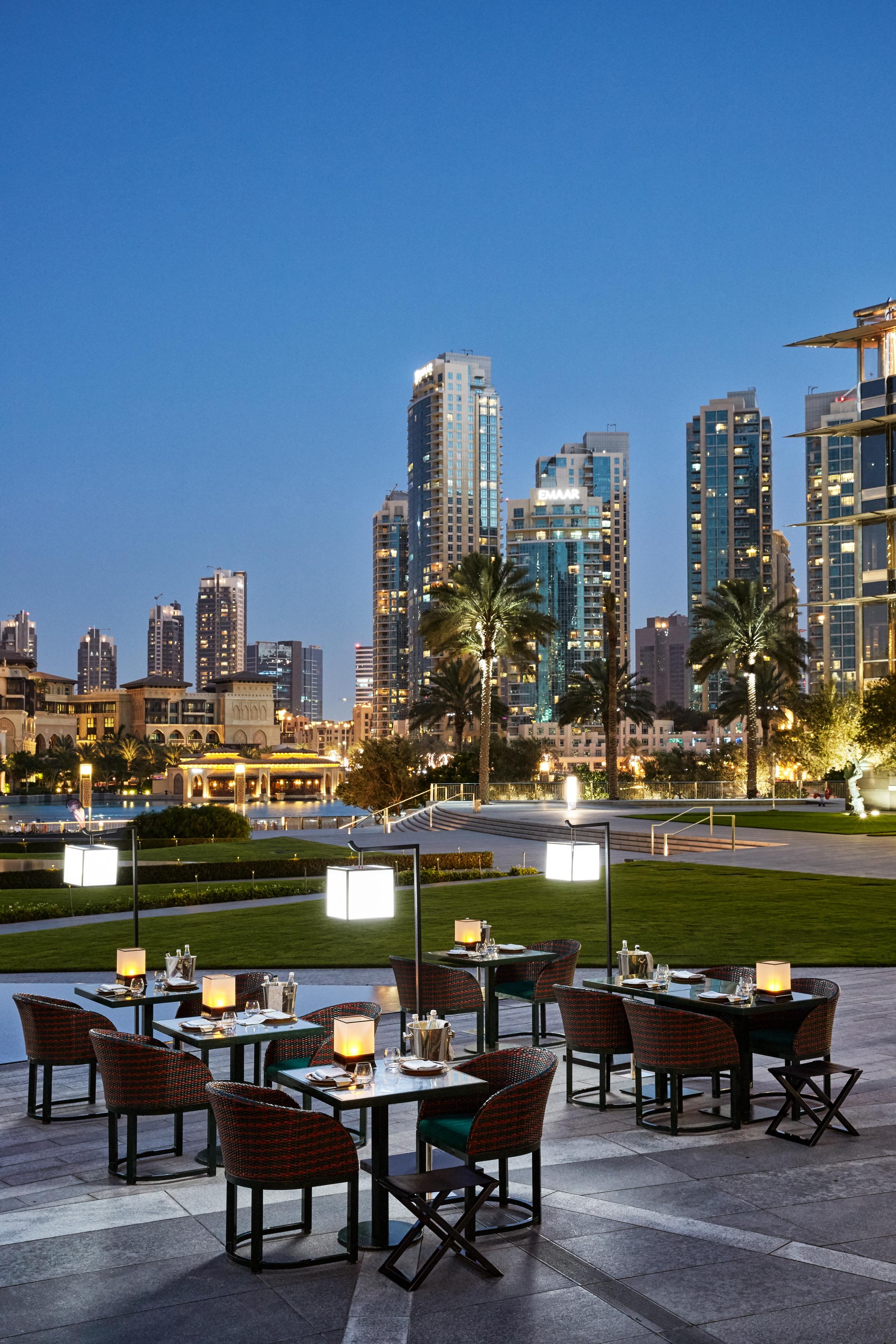 Armani Hotel Dubai Exterior photo View of the Dubai Marina skyline