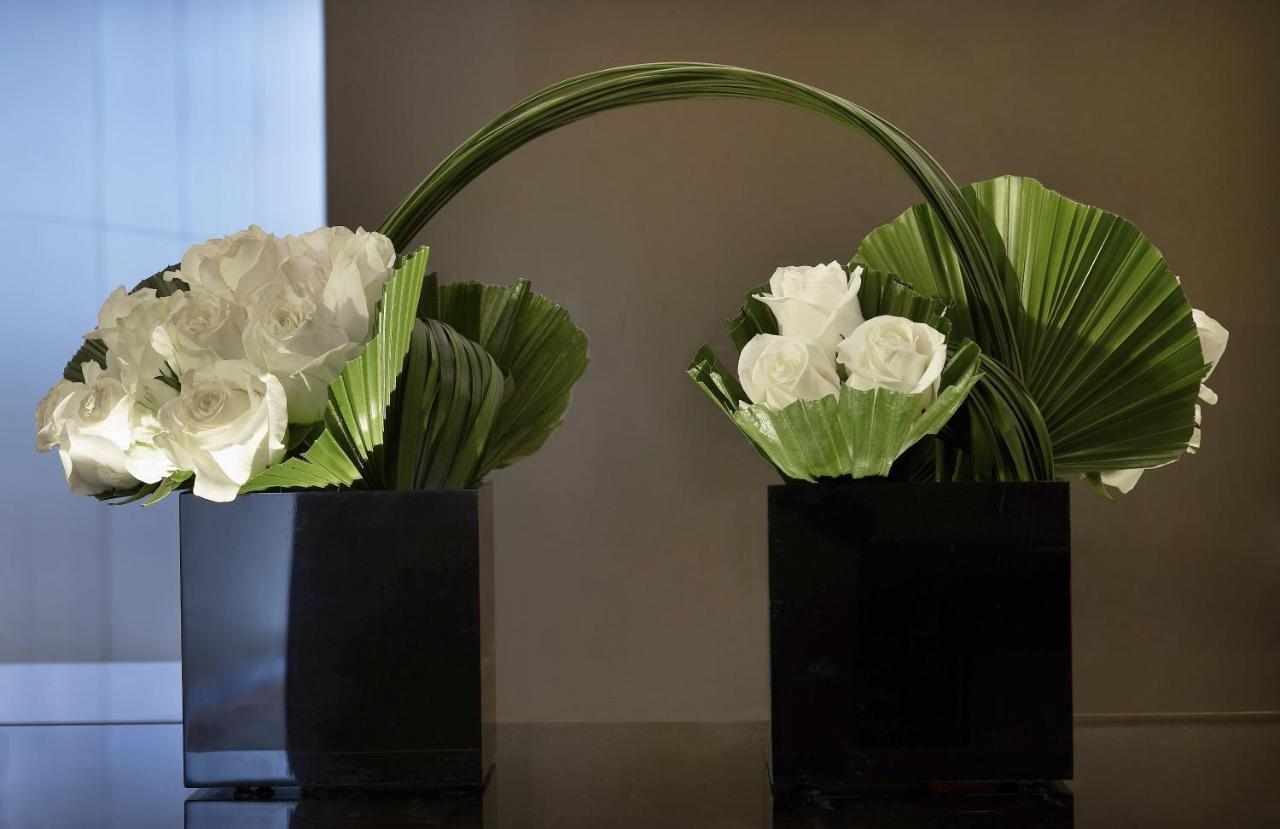 Armani Hotel Dubai Exterior photo Flower arrangement